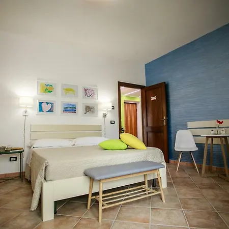 Scirocco House Bed & Breakfast 4*